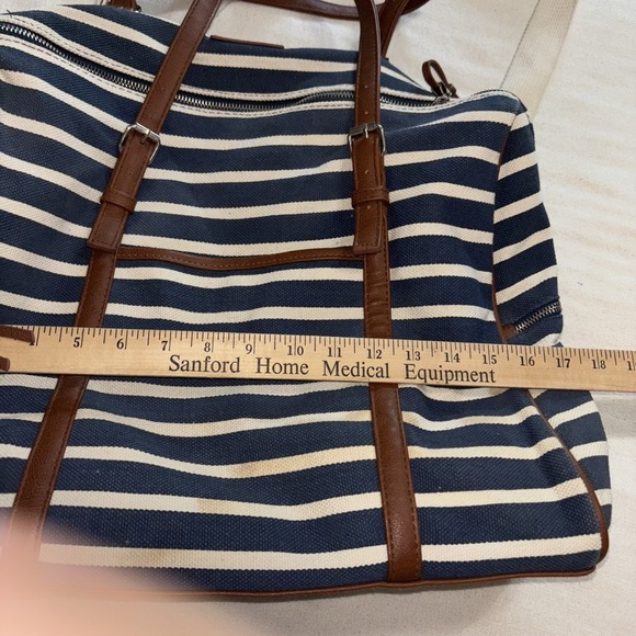 Navy Stripe Weekend/Carry On Travel Bag Canvas Nautical Beachy Adjustable Straps - Picture 7 of 11